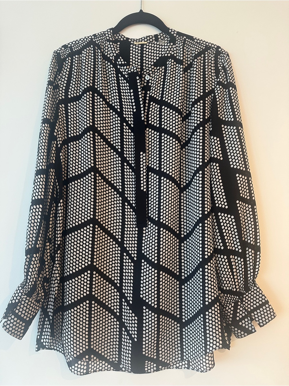 Elie Tahari 100% Silk Black and White Geometric Blouse